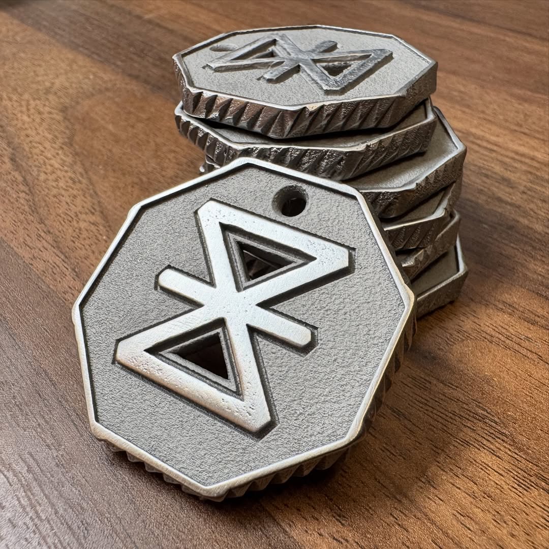 “MoOom can we get the @4artpartners menorah? No honey we have @yonialter at home.”

@ellawildflower 